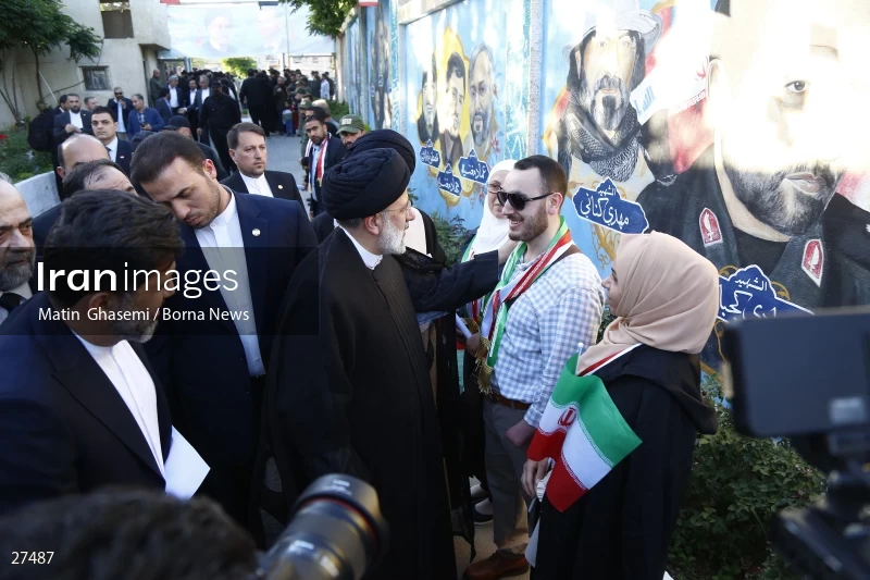 President Ebrahim Raisi in the holy shrine of Hazrat Zeinab (PBUH)