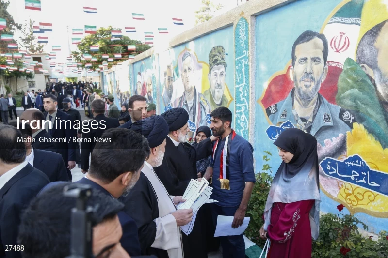 President Ebrahim Raisi in the holy shrine of Hazrat Zeinab (PBUH)