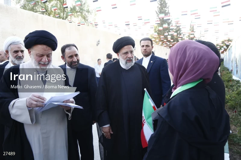 President Ebrahim Raisi in the holy shrine of Hazrat Zeinab (PBUH)