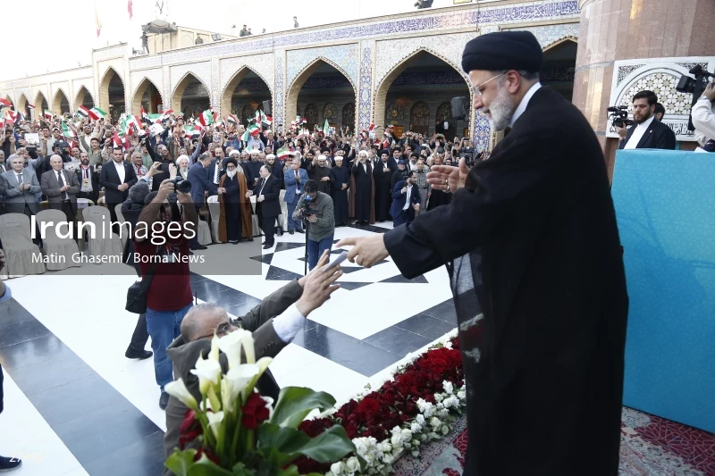 President Ebrahim Raisi in the holy shrine of Hazrat Zeinab (PBUH)