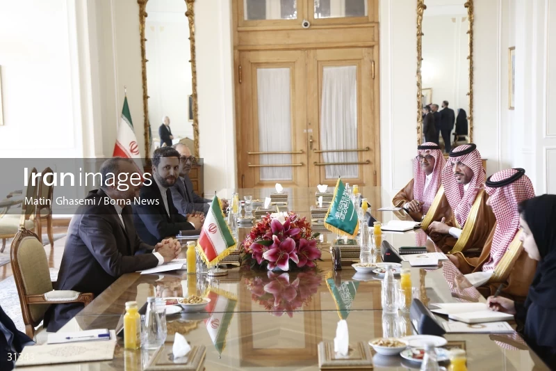 Meeting between the foreign ministers of Iran and Saudi Arabia