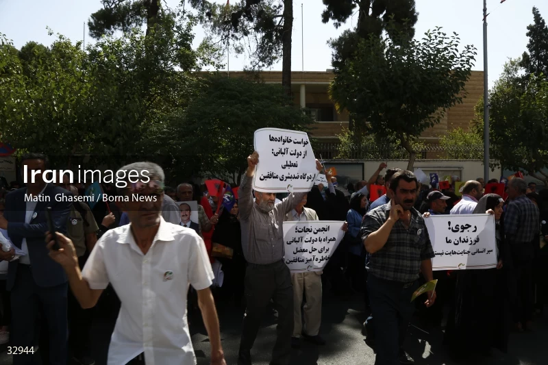 Gathering of "Nejat Society" members in front of the Red Cross office in Tehran
