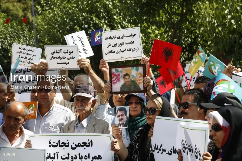 Gathering of "Nejat Society" members in front of the Red Cross office in Tehran