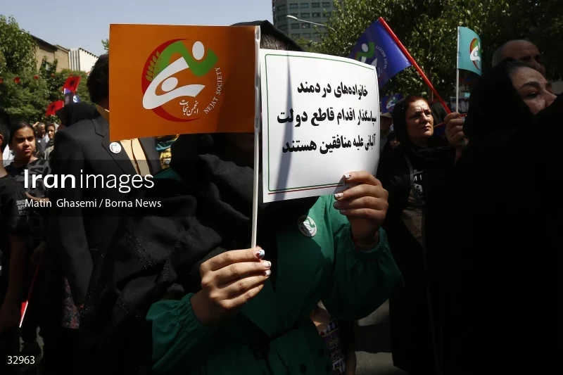 Gathering of "Nejat Society" members in front of the Red Cross office in Tehran