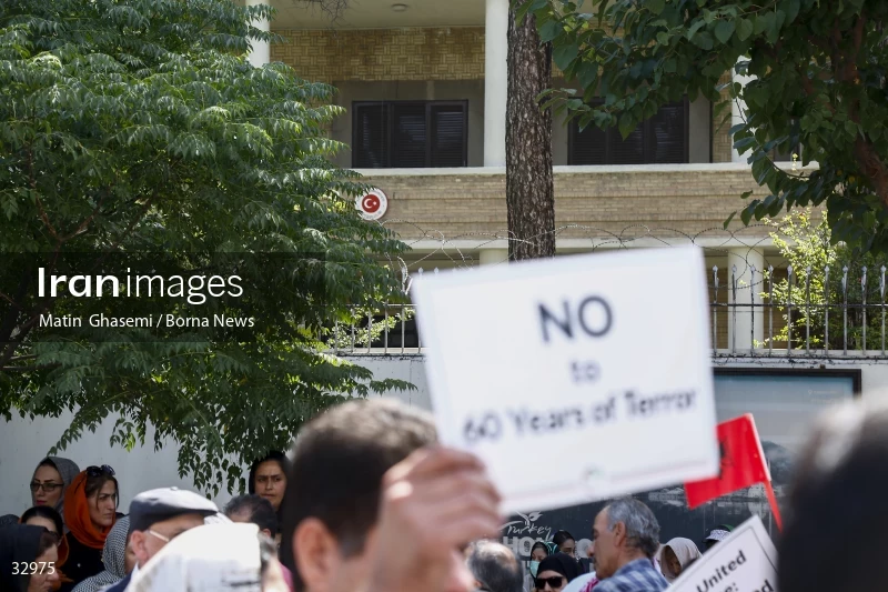 Gathering of "Nejat Society" members in front of the Red Cross office in Tehran