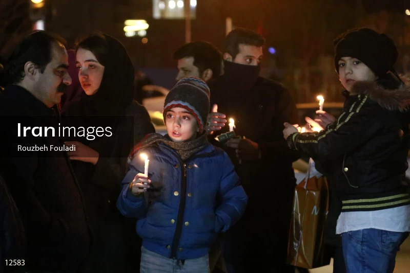 Iranians Light candle in memory of firefighters