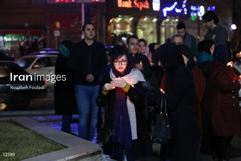 Iranians Light candle in memory of firefighters