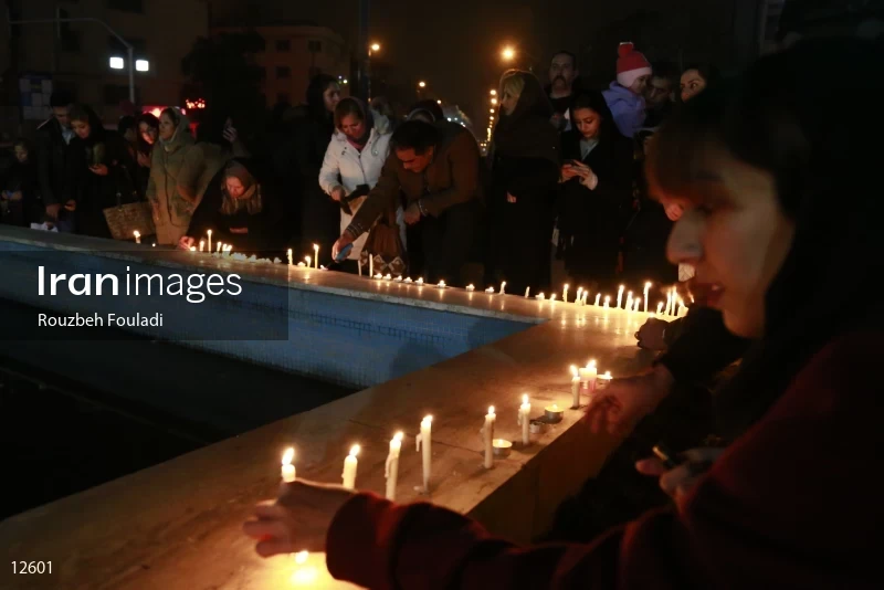 Iranians Light candle in memory of firefighters