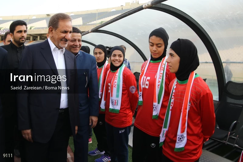Iran's First VP meets with Woman’s U-19 National Football Team