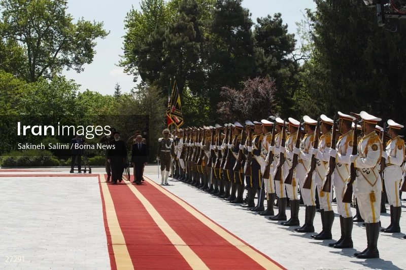 Ebrahim Raisi's official welcome to the President of Iraq