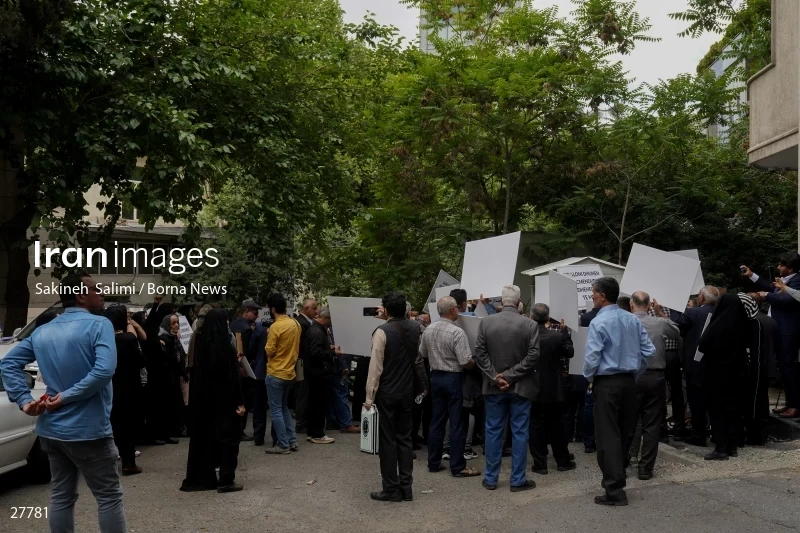 Gathering of "Nejat Society" members in front of the Red Cross office in Tehran