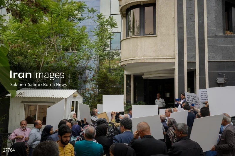 Gathering of "Nejat Society" members in front of the Red Cross office in Tehran