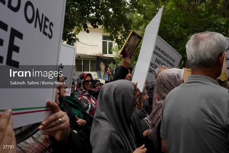 Gathering of "Nejat Society" members in front of the Red Cross office in Tehran