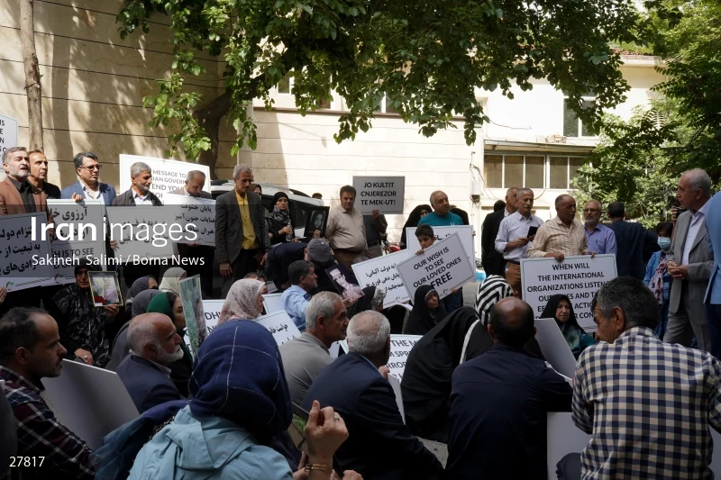 Gathering of "Nejat Society" members in front of the Red Cross office in Tehran
