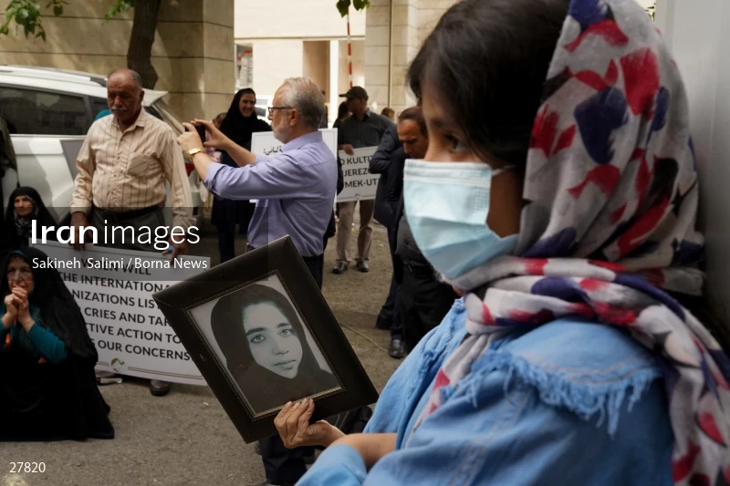 Gathering of "Nejat Society" members in front of the Red Cross office in Tehran