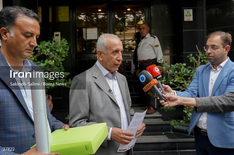 Gathering of "Nejat Society" members in front of the Red Cross office in Tehran