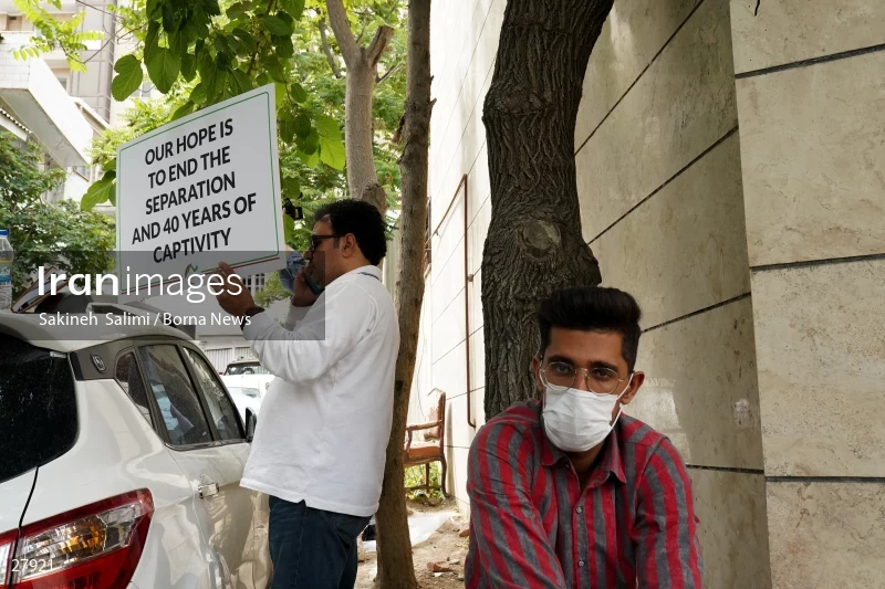 Gathering of "Nejat Society" members in front of the Red Cross office in Tehran