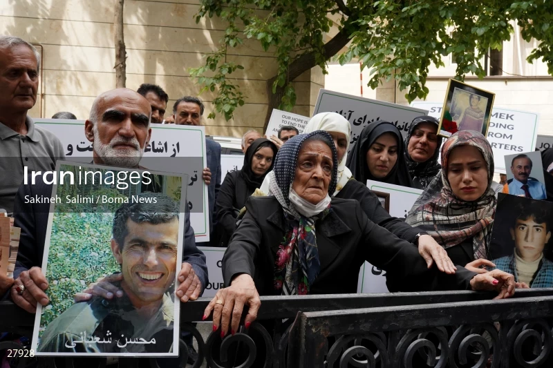 Gathering of "Nejat Society" members in front of the Red Cross office in Tehran
