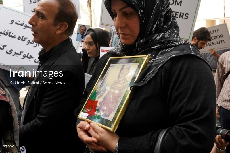 Gathering of "Nejat Society" members in front of the Red Cross office in Tehran