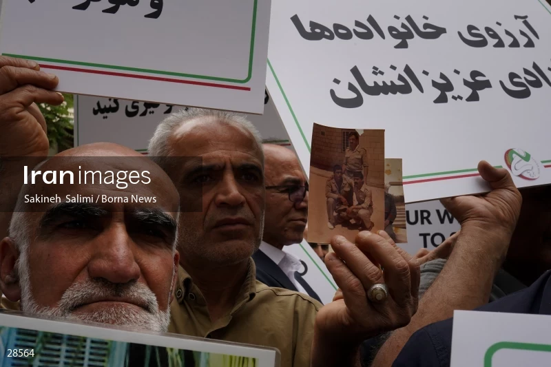 Gathering of "Nejat Society" members in front of the Red Cross office in Tehran