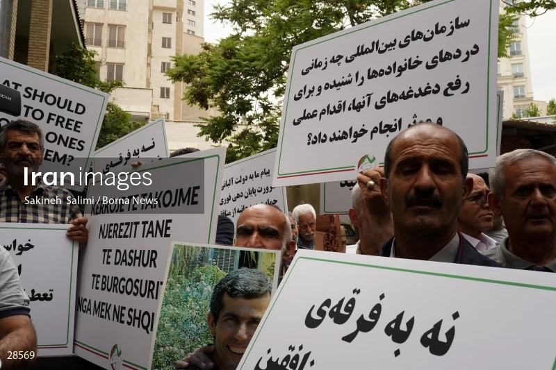 Gathering of "Nejat Society" members in front of the Red Cross office in Tehran