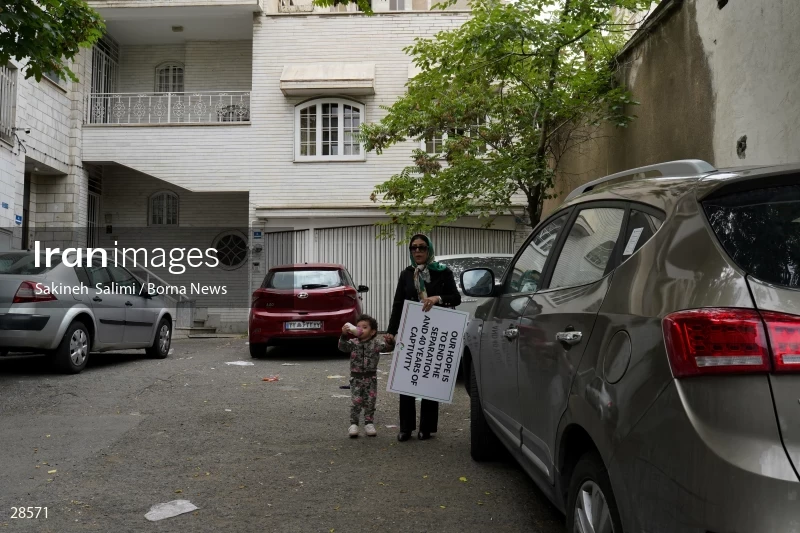 Gathering of "Nejat Society" members in front of the Red Cross office in Tehran