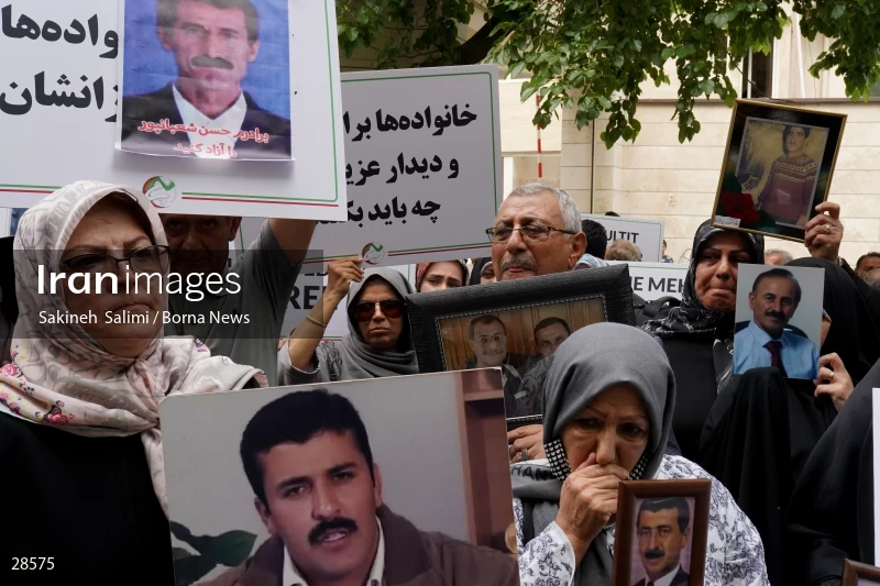 Gathering of "Nejat Society" members in front of the Red Cross office in Tehran