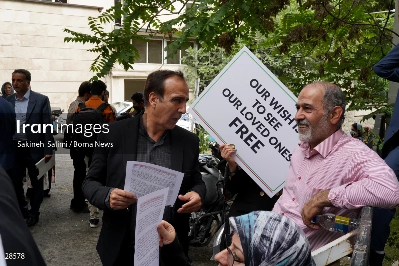 Gathering of "Nejat Society" members in front of the Red Cross office in Tehran