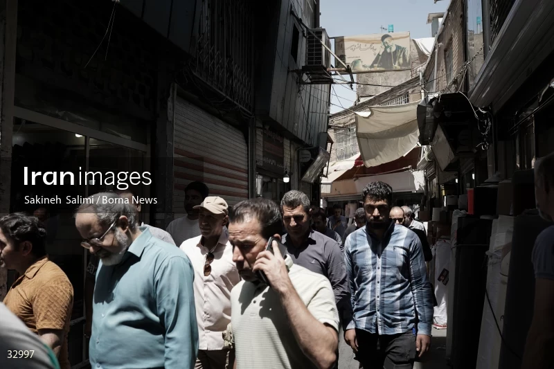 First vice president visits Pachenar Bazaar in Tehran
