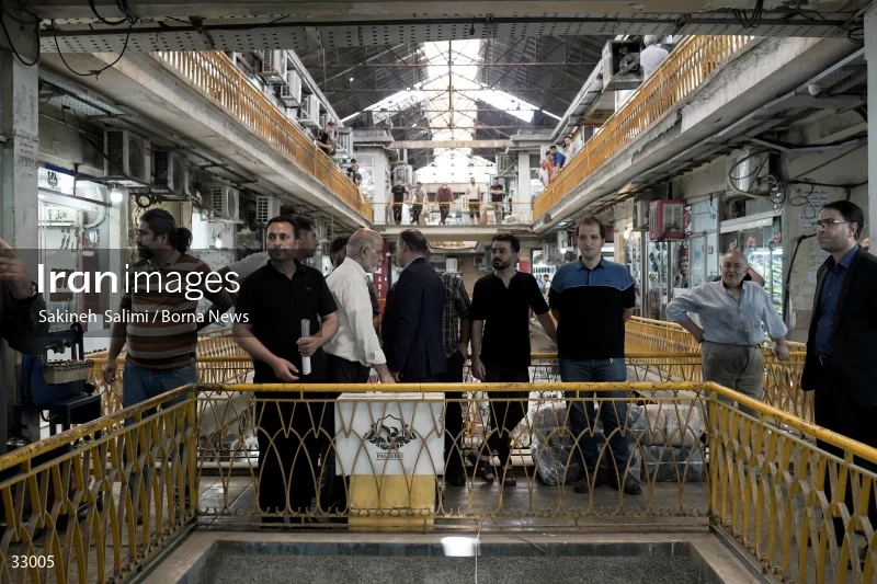 First vice president visits Pachenar Bazaar in Tehran