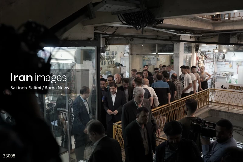 First vice president visits Pachenar Bazaar in Tehran