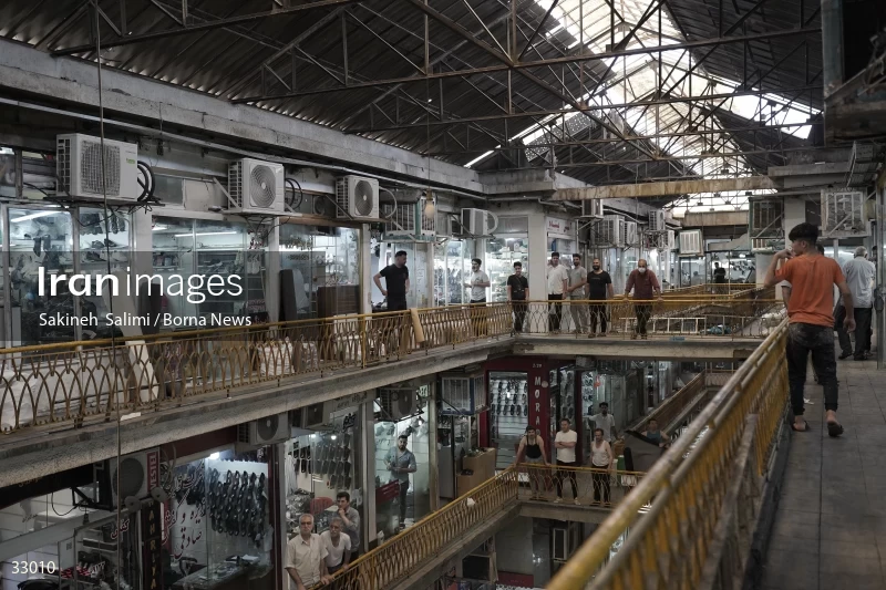 First vice president visits Pachenar Bazaar in Tehran