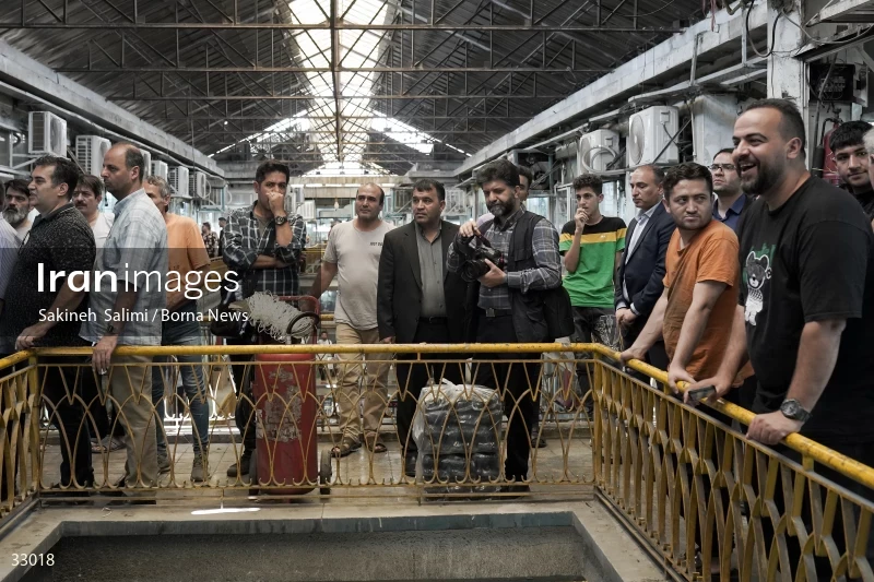 First vice president visits Pachenar Bazaar in Tehran