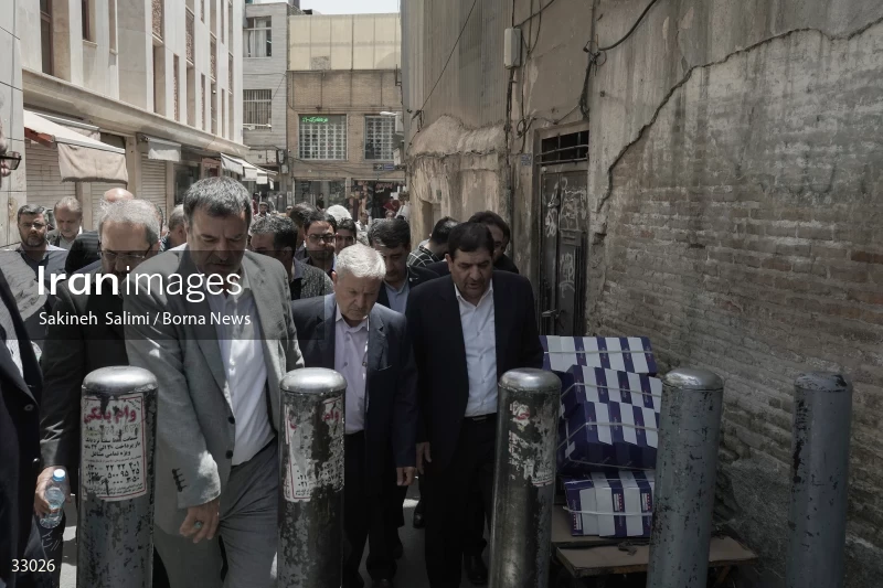 First vice president visits Pachenar Bazaar in Tehran