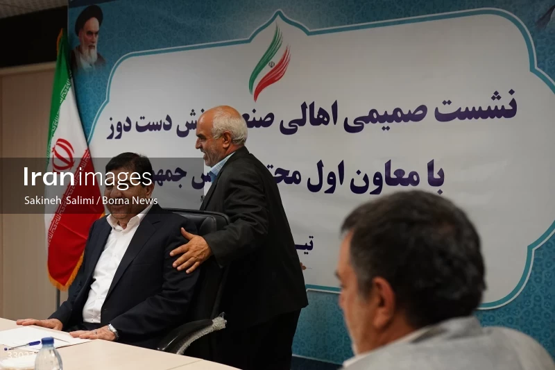First vice president visits Pachenar Bazaar in Tehran