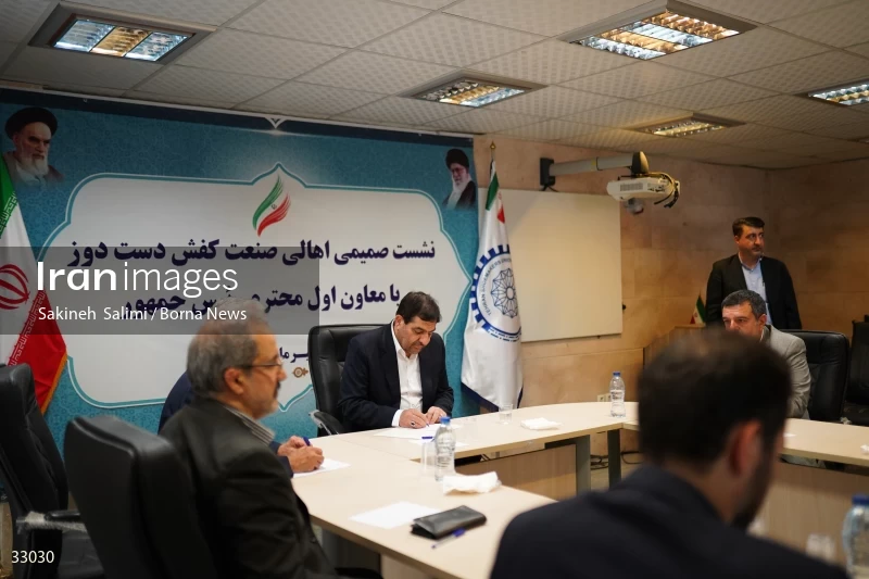 First vice president visits Pachenar Bazaar in Tehran