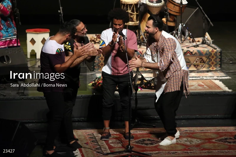 Lian music band concert