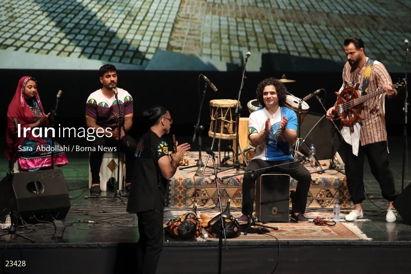 Lian music band concert