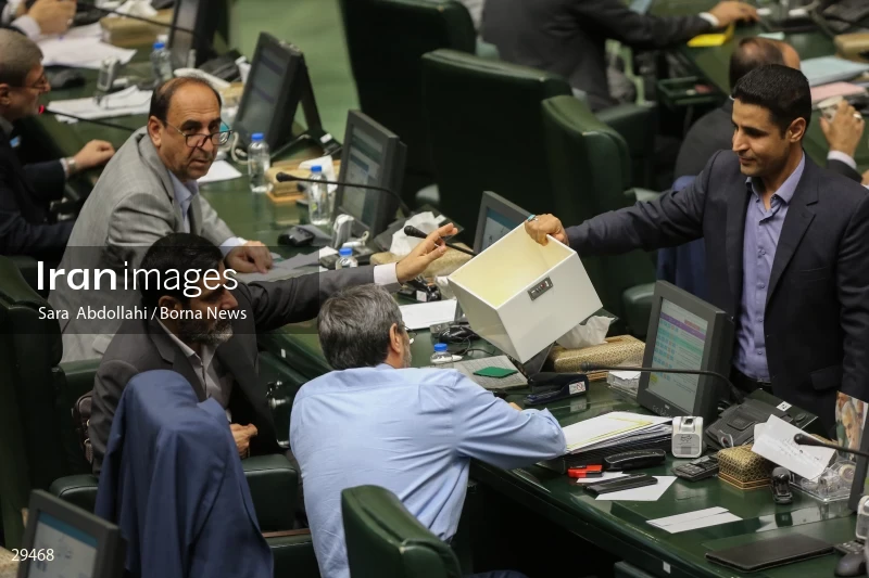 Parliamentary session about confidence vote to Minister of Education