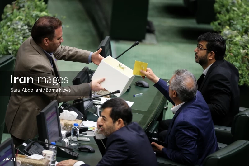 Parliamentary session about confidence vote to Minister of Education