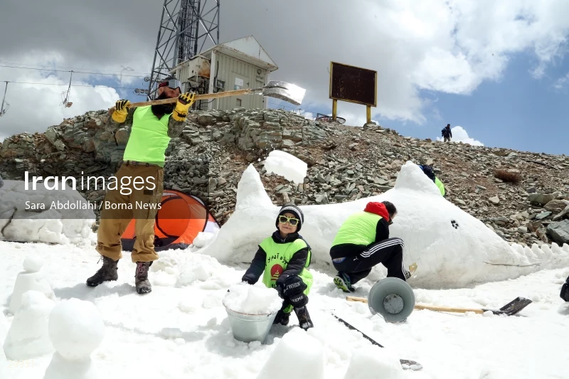 Snowman Festival in Tochal