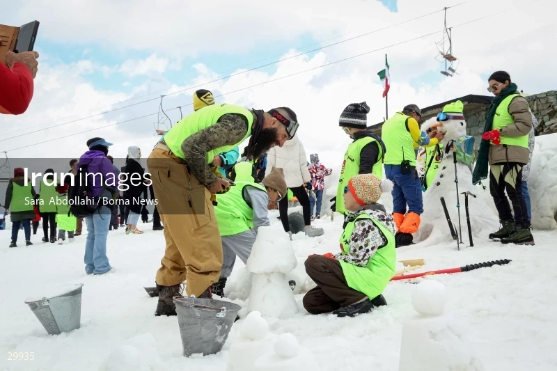 Snowman Festival in Tochal
