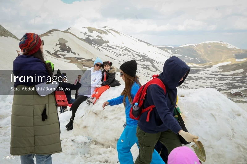 Snowman Festival in Tochal