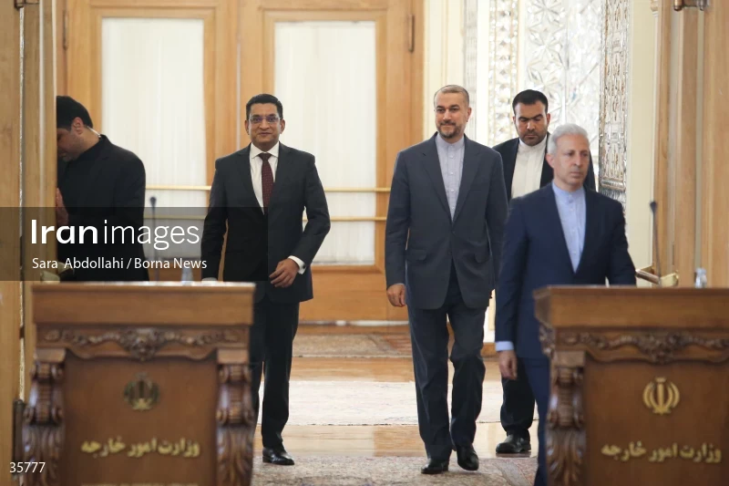 Iran and Sri Lanka FMs meet