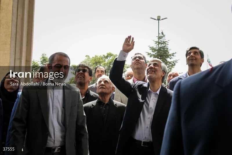 The presence of Kioumars Hashemi at the Tomb of the Unknown Martyrs