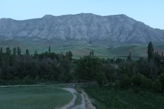 کوه دوچنگ در منطقه کوهستانی بین بجنورد و اسفراین