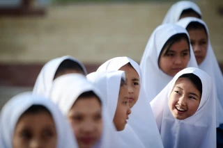 Afghan Kids Go to School by the Beginning of Autumn