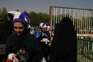 اولین حضور زنان در استادیوم در یک مسابقه لیگ برتر فوتبال ایران