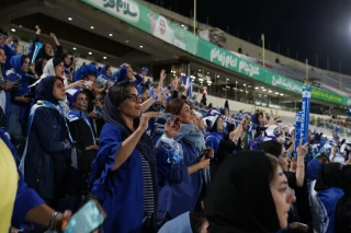 اولین حضور زنان در استادیوم در یک مسابقه لیگ برتر فوتبال ایران