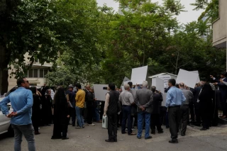 Gathering of "Nejat Society" members in front of the Red Cross office in Tehran